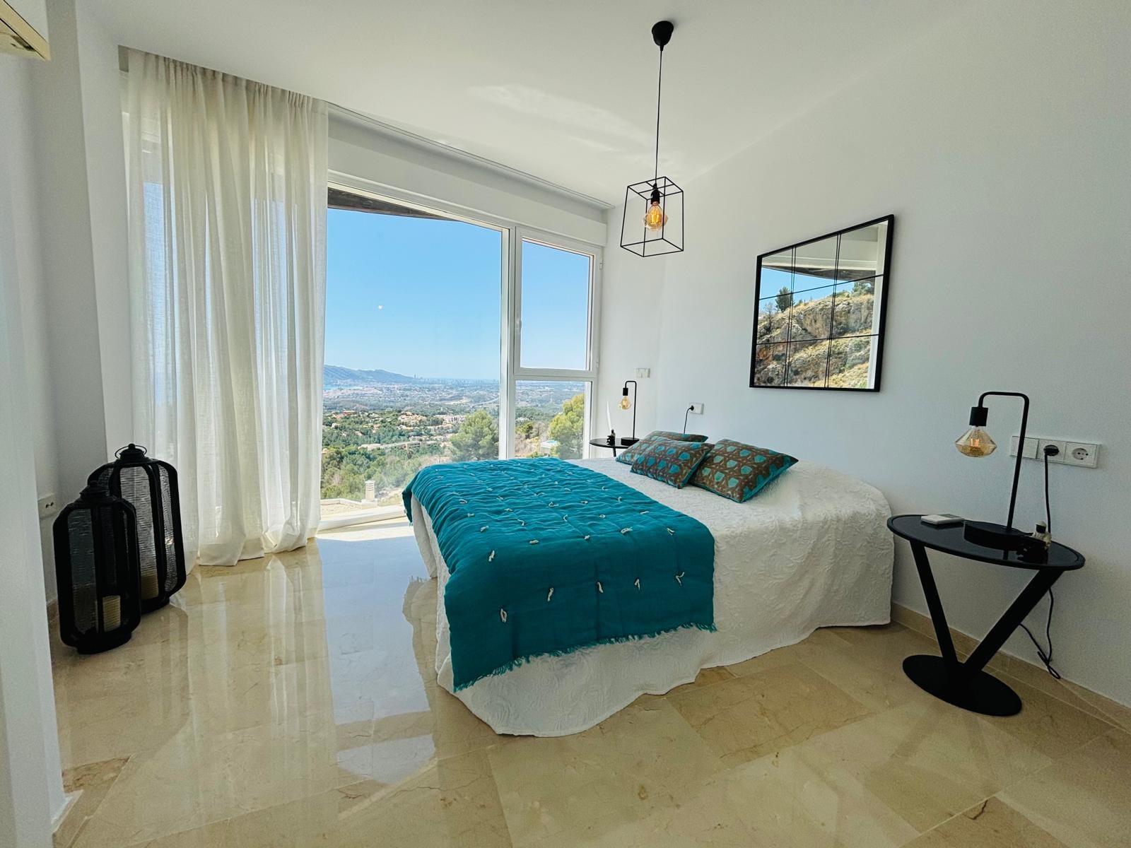 Luxe villa in Altea la Vella met onverbeterlijk uitzicht op de zee en de bergen.