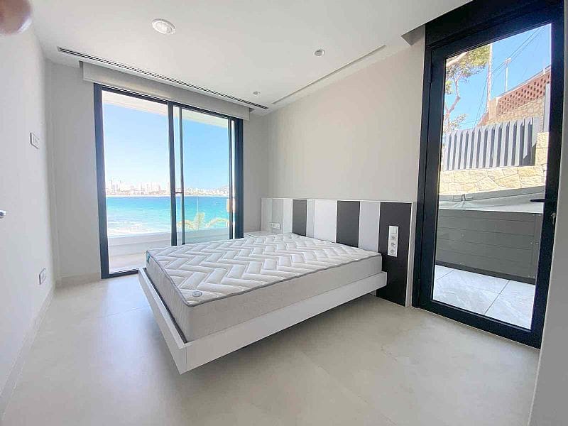 Benidorm: Luxe nieuwbouw duplex-appartement aan de 1ste lijn