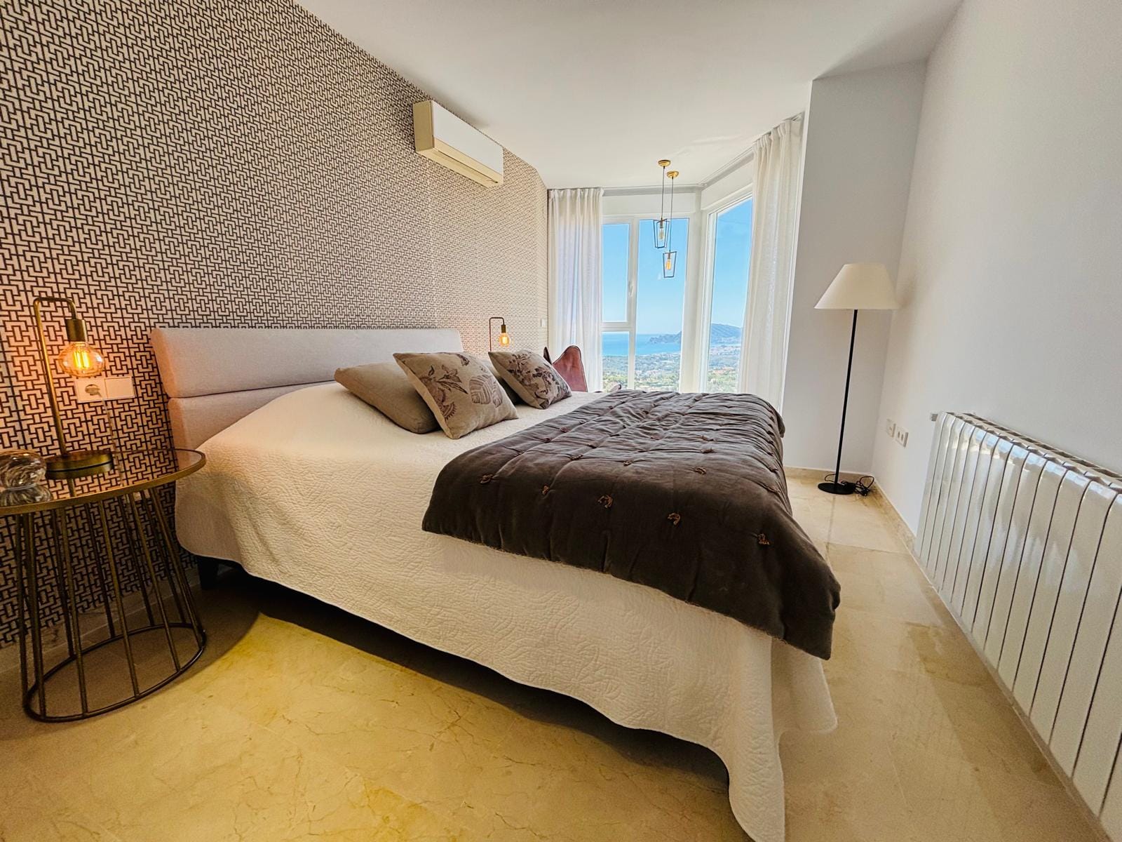 Luxe villa in Altea la Vella met onverbeterlijk uitzicht op de zee en de bergen.