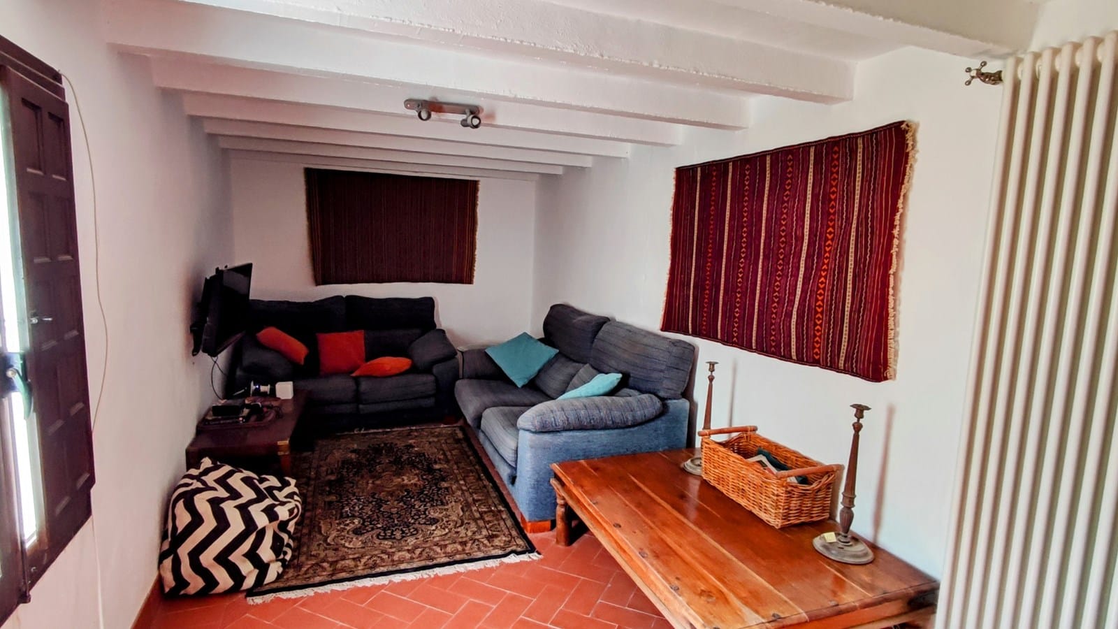 Ruime geschakelde woning met zwembad, terrassen en extra perceel in Bolulla.