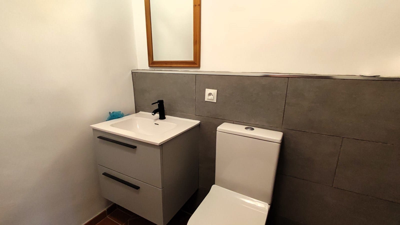 Ruime geschakelde woning met zwembad, terrassen en extra perceel in Bolulla.