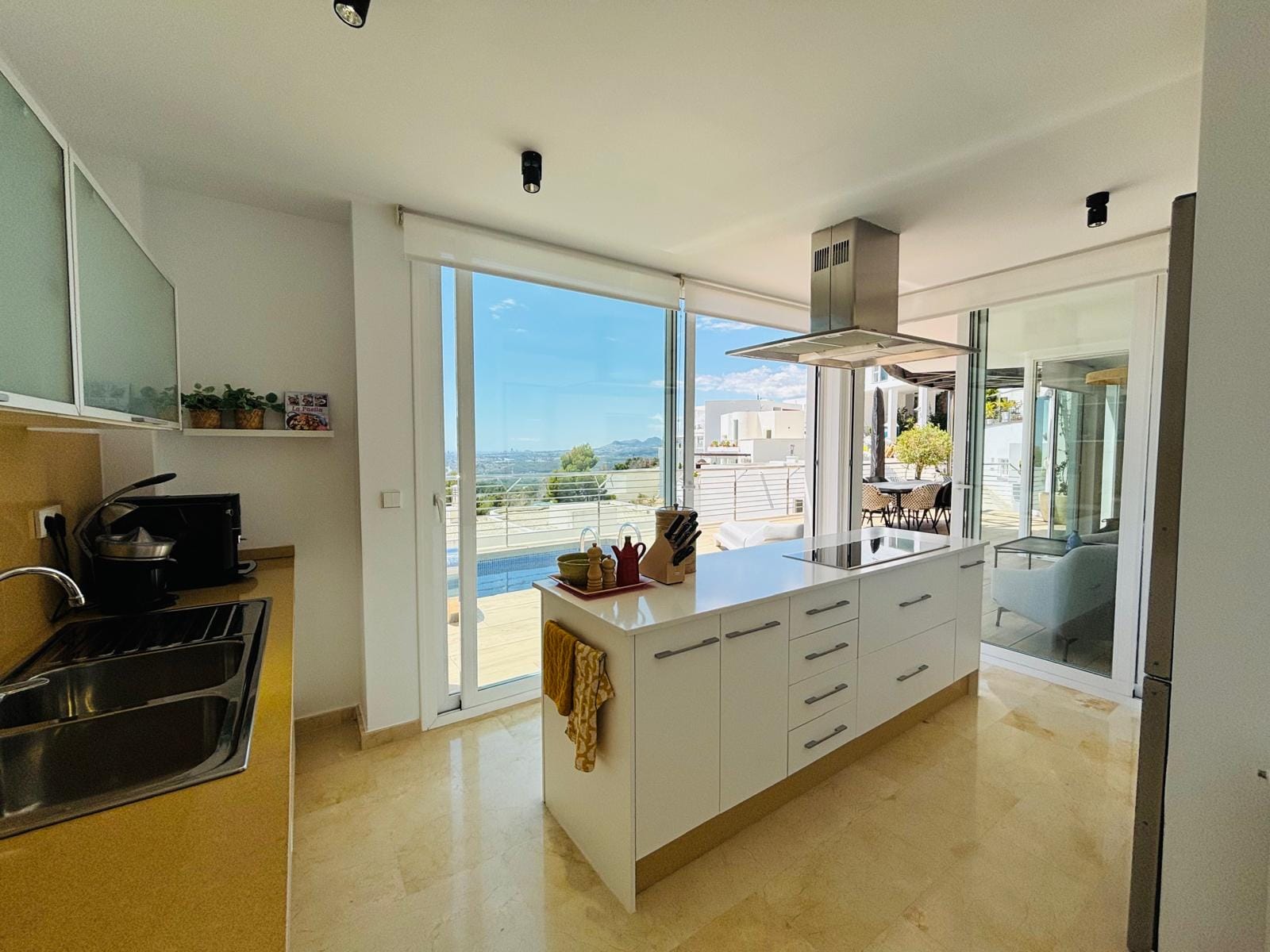 Luxe villa in Altea la Vella met onverbeterlijk uitzicht op de zee en de bergen.