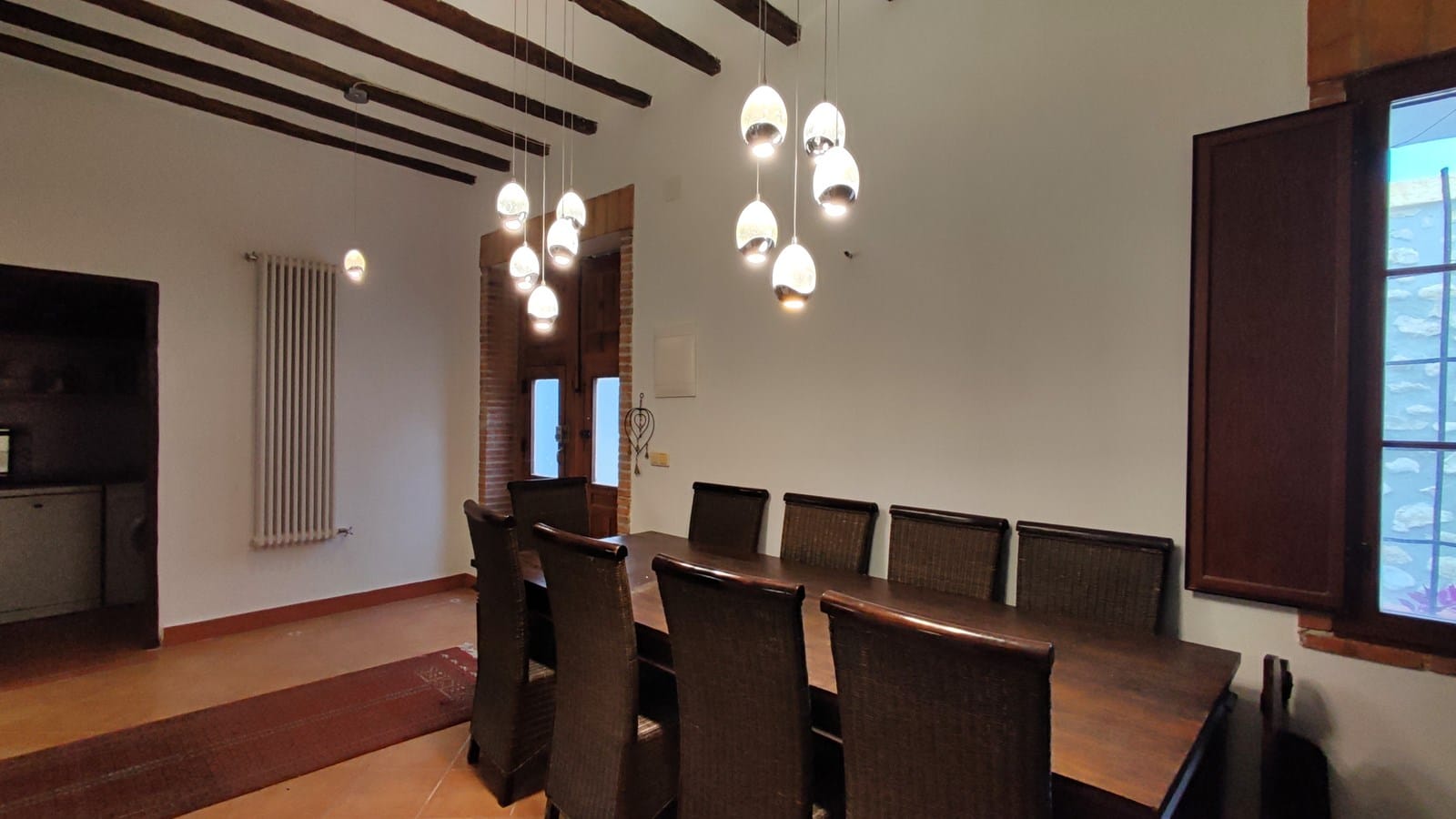 Ruime geschakelde woning met zwembad, terrassen en extra perceel in Bolulla.