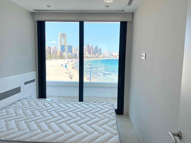 Benidorm: Luxe nieuwbouw duplex-appartement aan de 1ste lijn