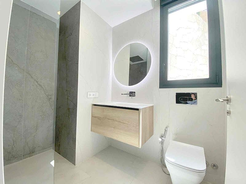 Benidorm: Luxe nieuwbouw duplex-appartement aan de 1ste lijn
