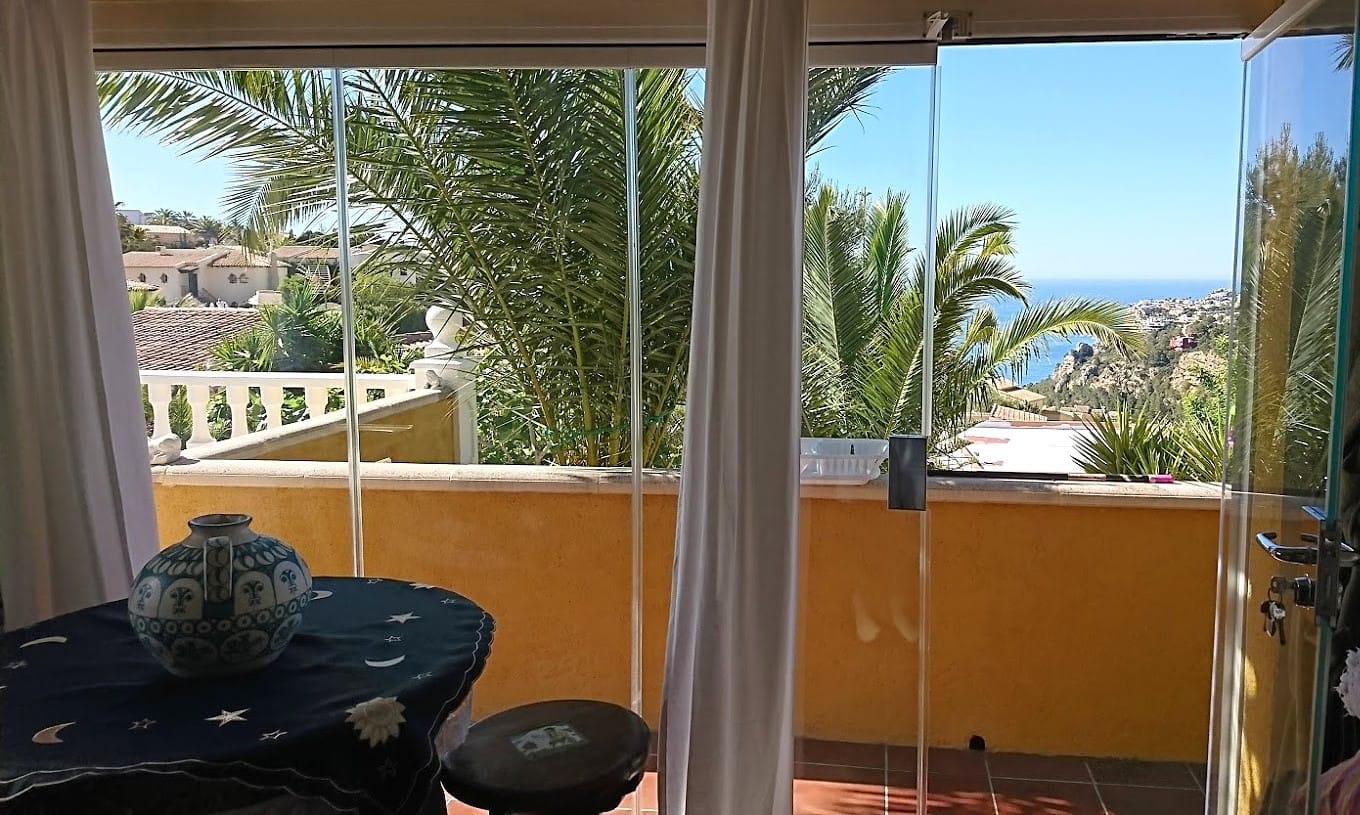 Charmante villa met 5 slaapkamers en uitzicht op zee in Benitachell