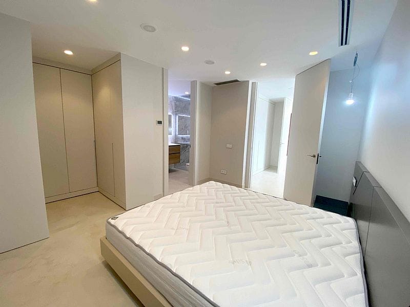 Benidorm: Luxe nieuwbouw duplex-appartement aan de 1ste lijn