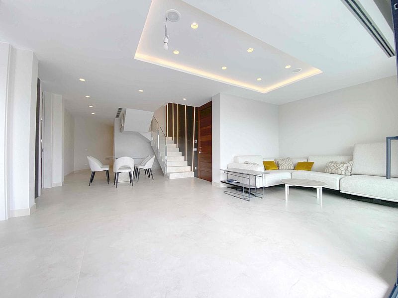 Benidorm: Luxe nieuwbouw duplex-appartement aan de 1ste lijn