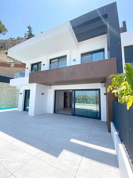 Benidorm: Luxe nieuwbouw duplex-appartement aan de 1ste lijn