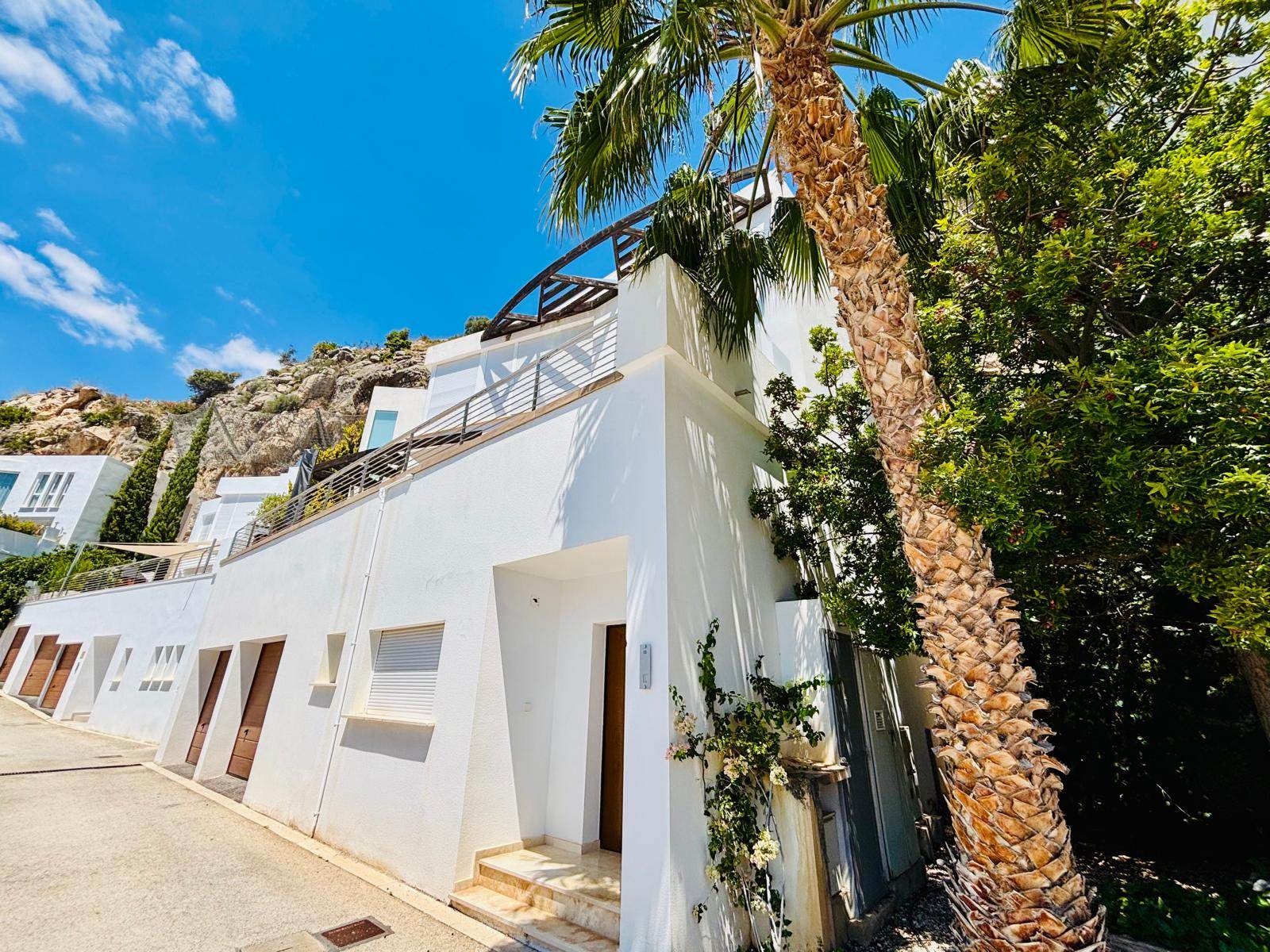 Luxe villa in Altea la Vella met onverbeterlijk uitzicht op de zee en de bergen.