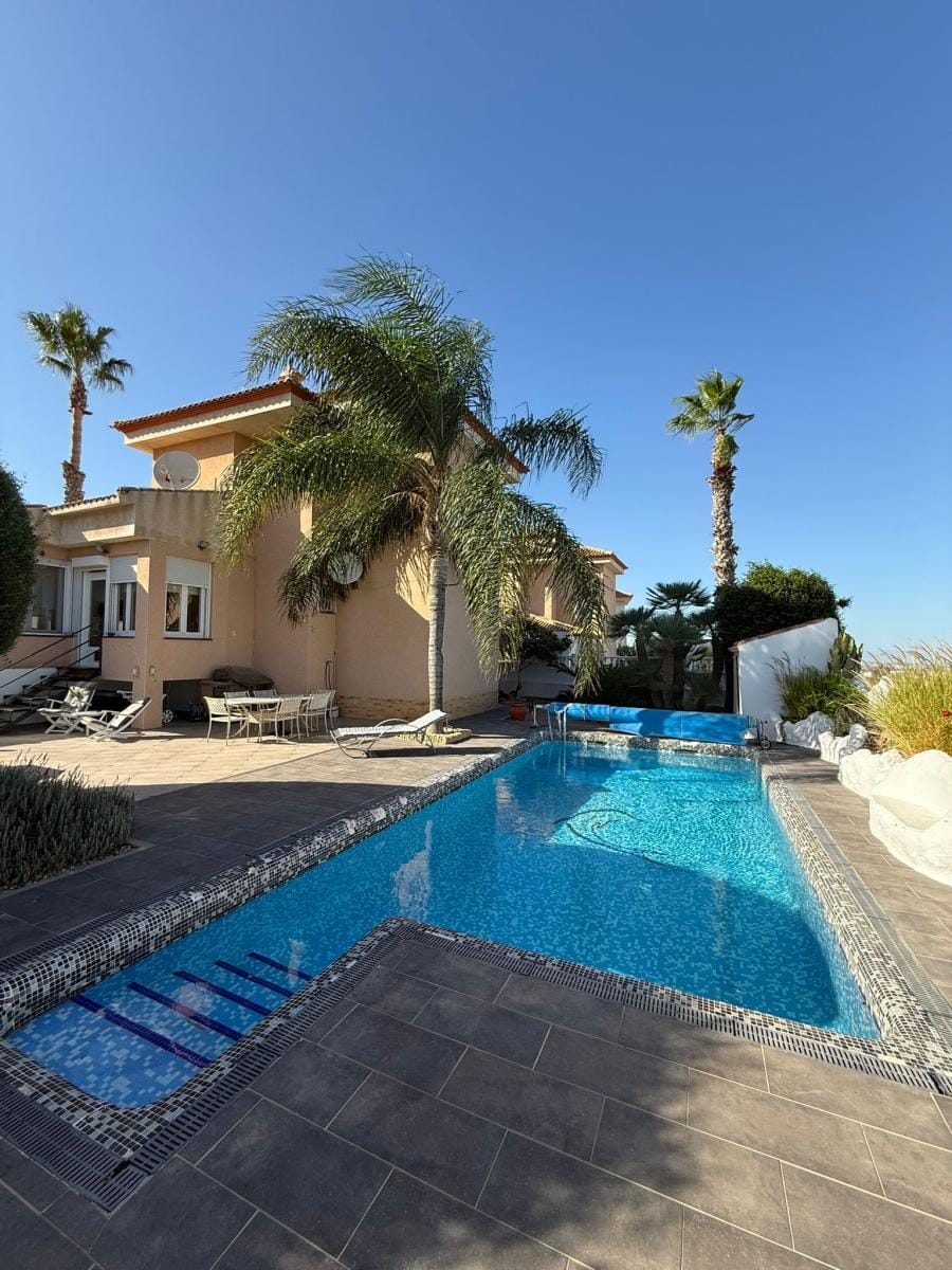 Detached Villa te verkoop in San Miguel De Salinas