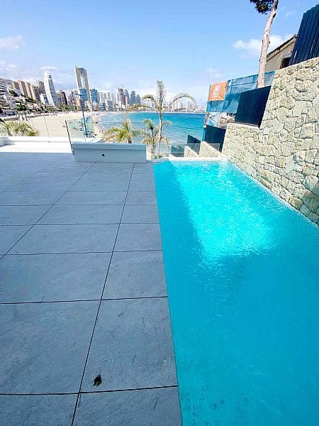 Benidorm: Luxe nieuwbouw duplex-appartement aan de 1ste lijn