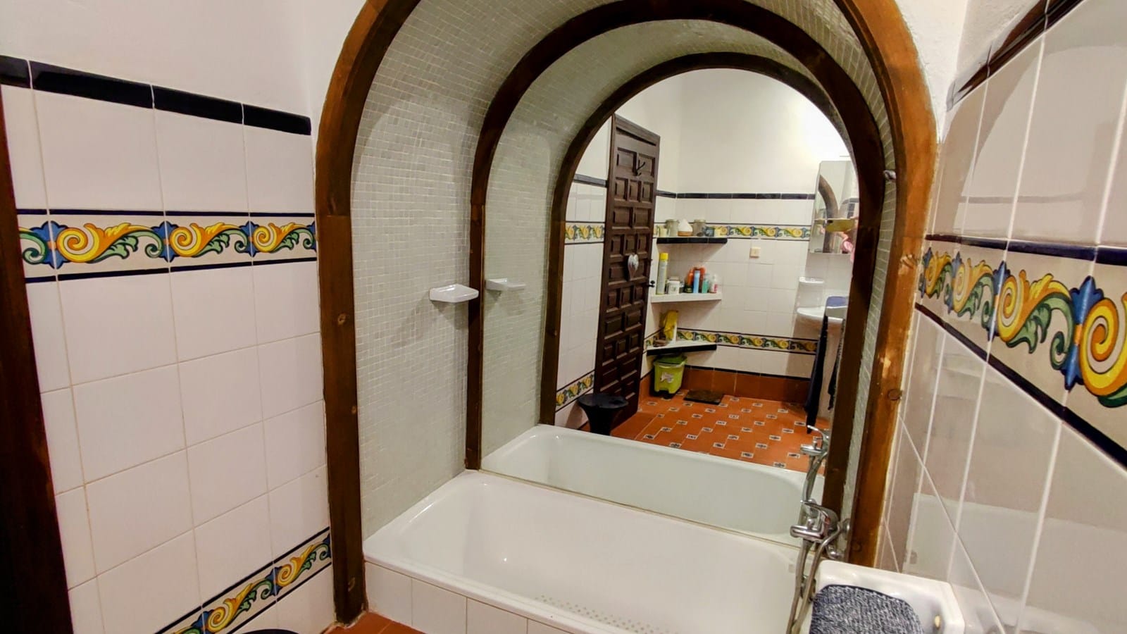 Ruime geschakelde woning met zwembad, terrassen en extra perceel in Bolulla.