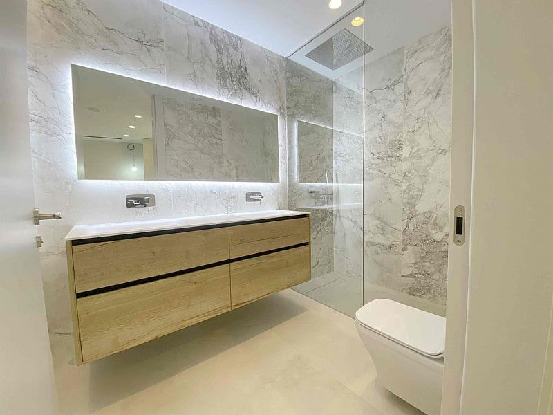 Benidorm: Luxe nieuwbouw duplex-appartement aan de 1ste lijn