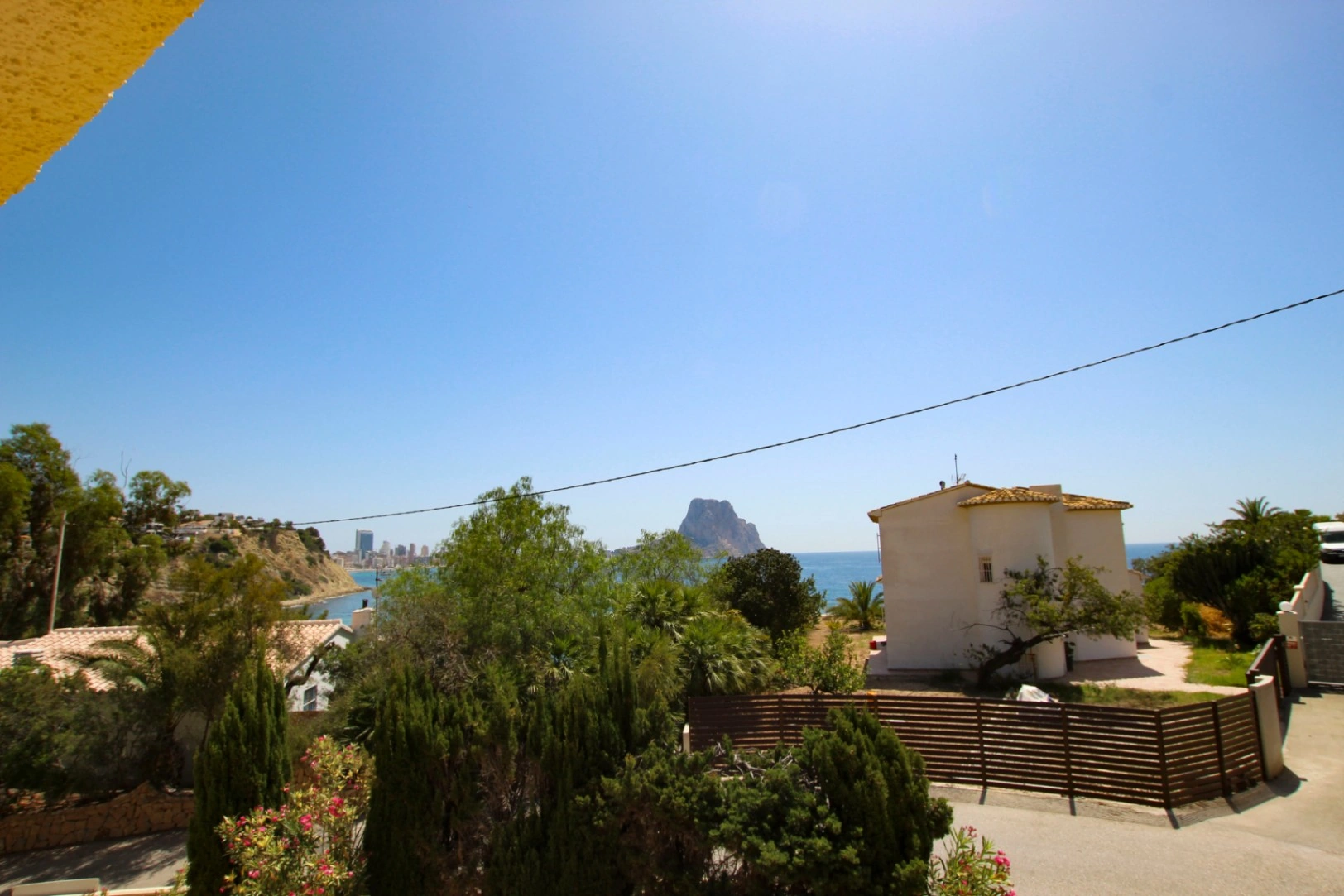 Calpe: Villa met een adembenemend zicht naar zee en Penon D'Ifach vlak aan Puerto Blanco