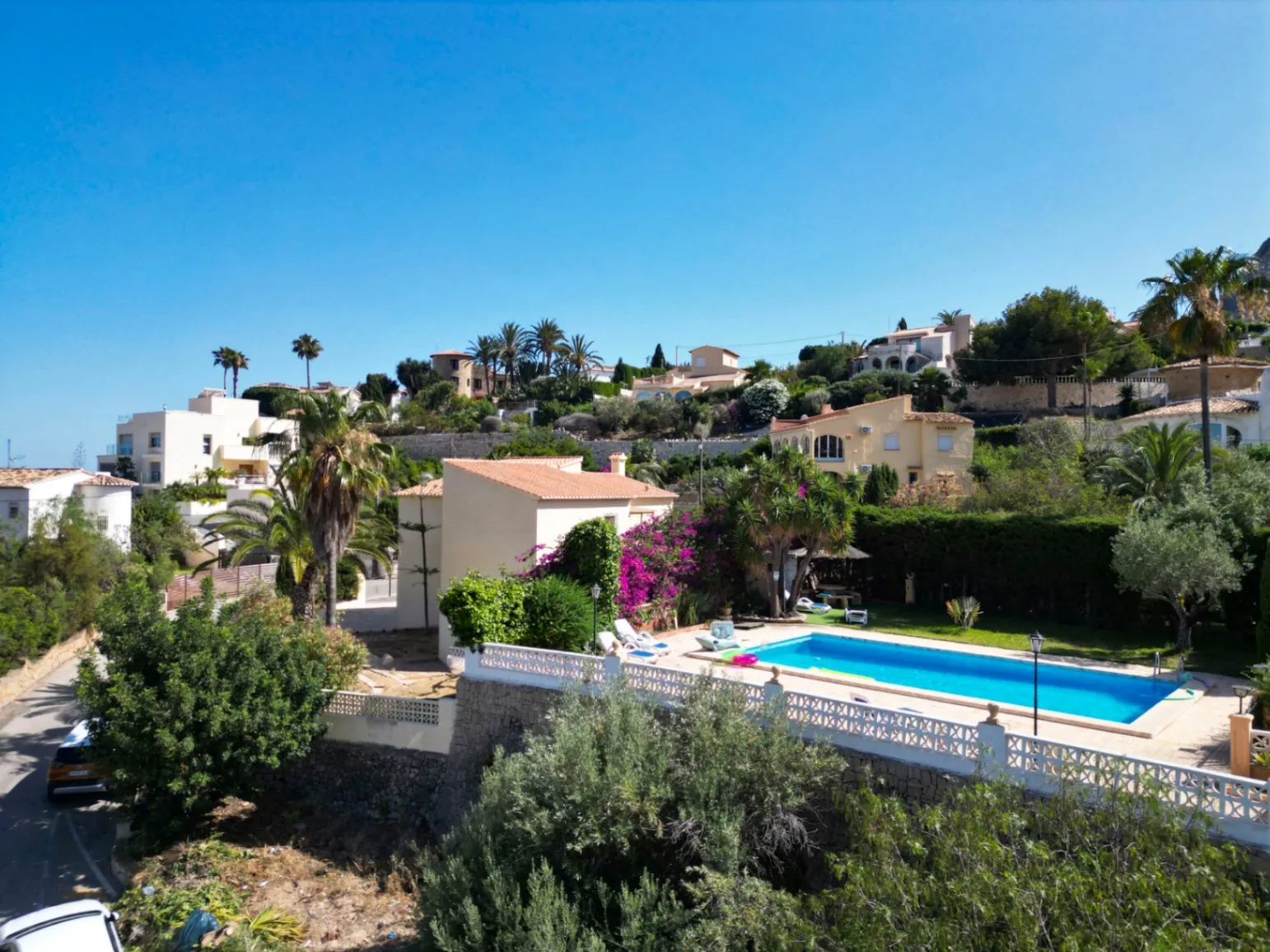Calpe: Villa met een adembenemend zicht naar zee en Penon D'Ifach vlak aan Puerto Blanco