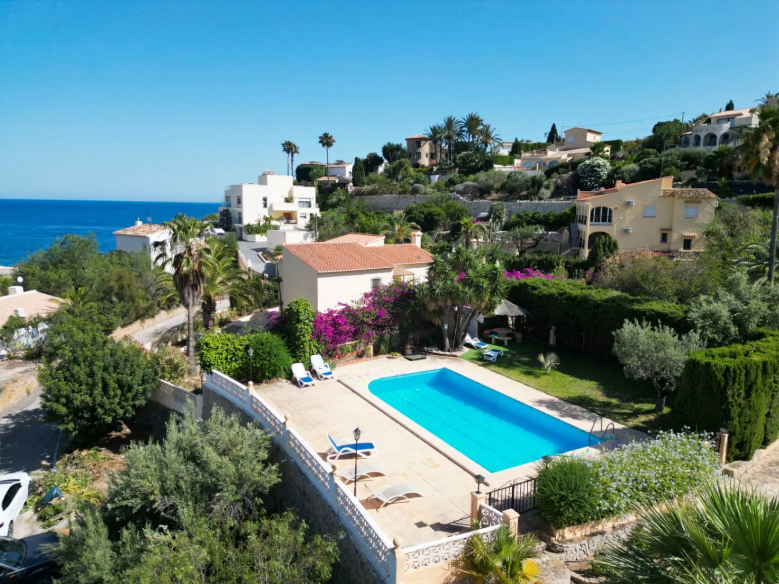 Calpe: Villa met een adembenemend zicht naar zee en Penon D'Ifach vlak aan Puerto Blanco