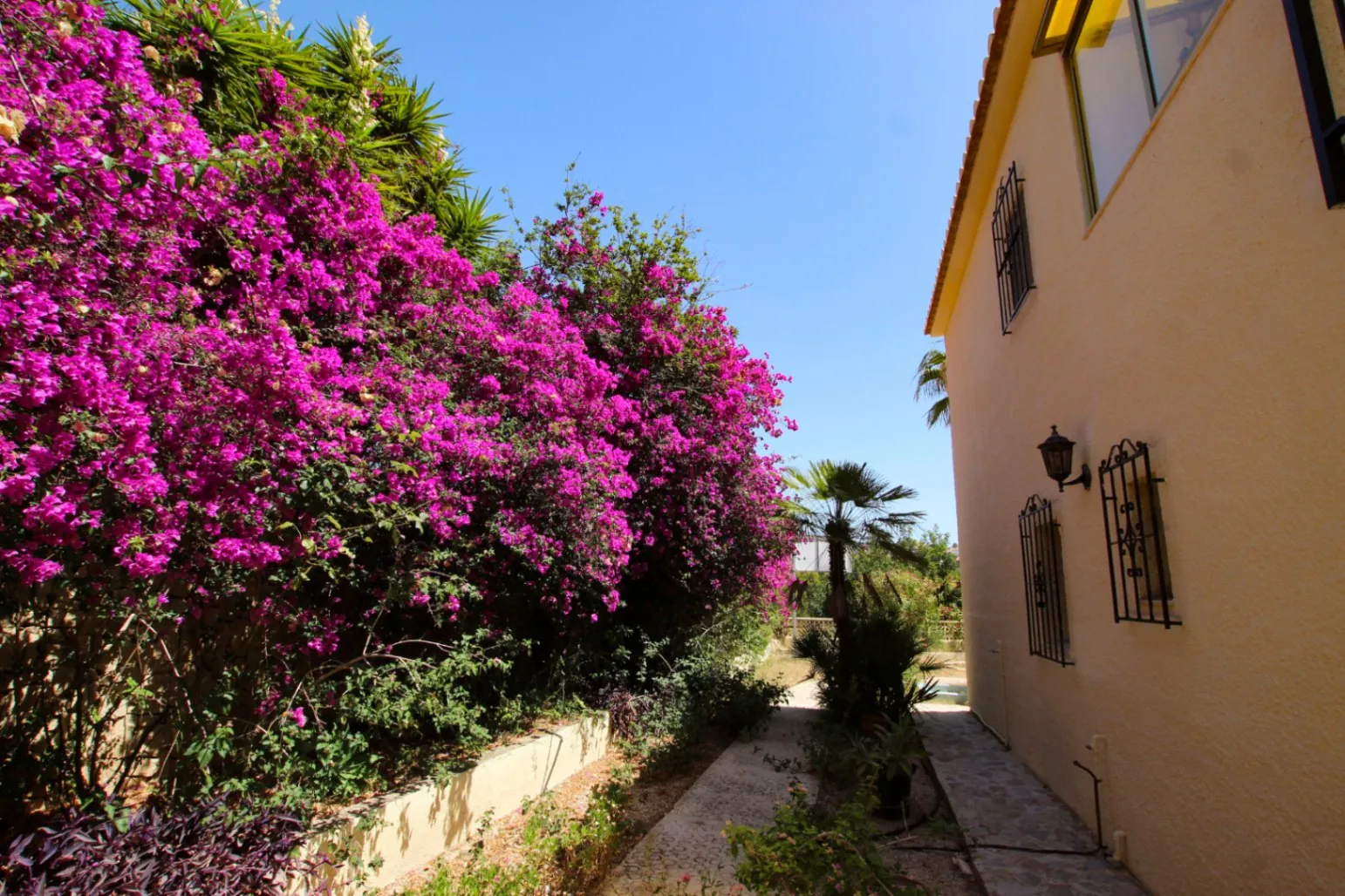 Calpe: Villa met een adembenemend zicht naar zee en Penon D'Ifach vlak aan Puerto Blanco