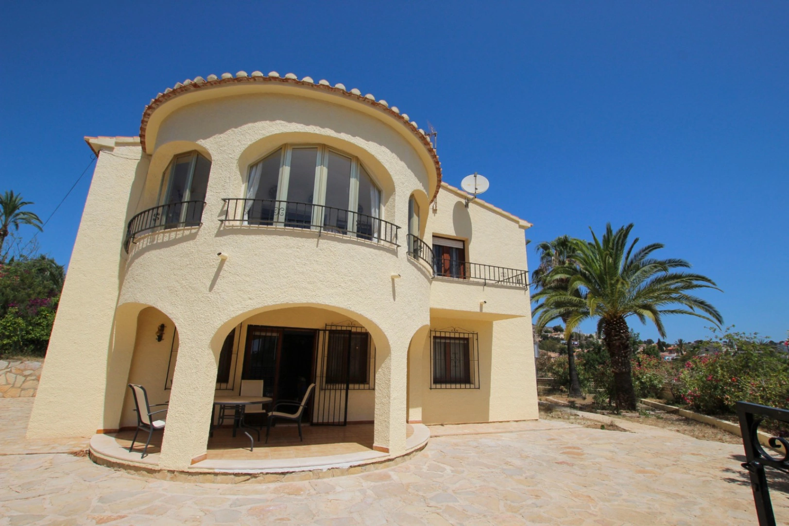Calpe: Villa met een adembenemend zicht naar zee en Penon D'Ifach vlak aan Puerto Blanco