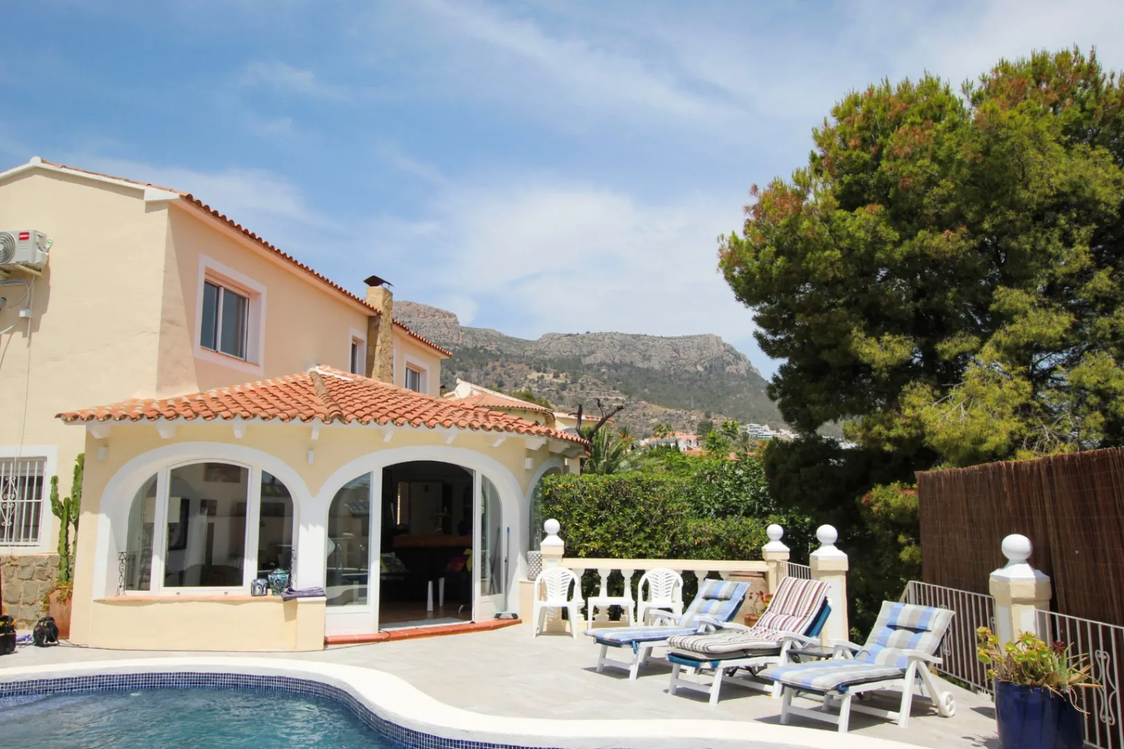 Calpe: Gezellige villa met veel privacy en een apart gastenverblijf