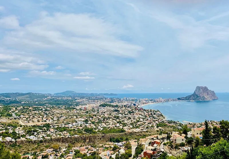 Calpe: Moderne en luxueuze nieuwbouw villa met een fenomenaal zicht op de Peñon d'Ifach en de zee