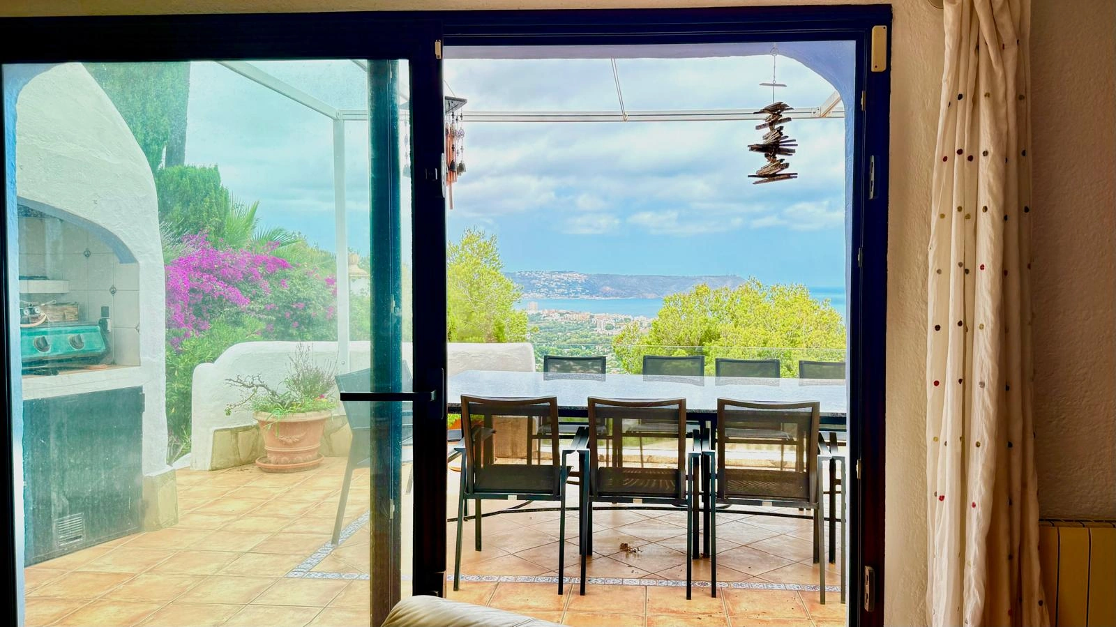 Charmante villa in Ibicenca-stijl met panoramisch zeezicht in Jávea