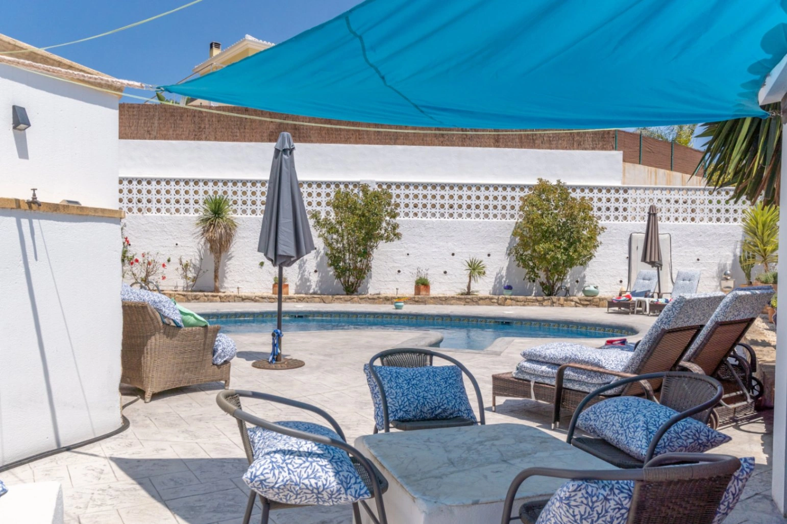 Elegante villa volledig gerenoveerd met indrukwekkend uitzicht in Rafalet, Jávea