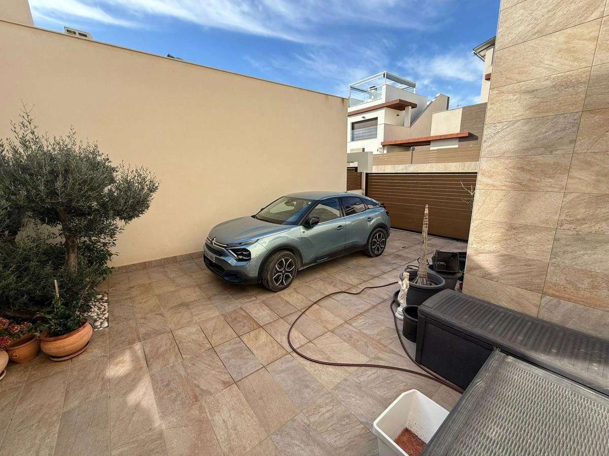 Detached Villa te verkoop in Los Montesinos