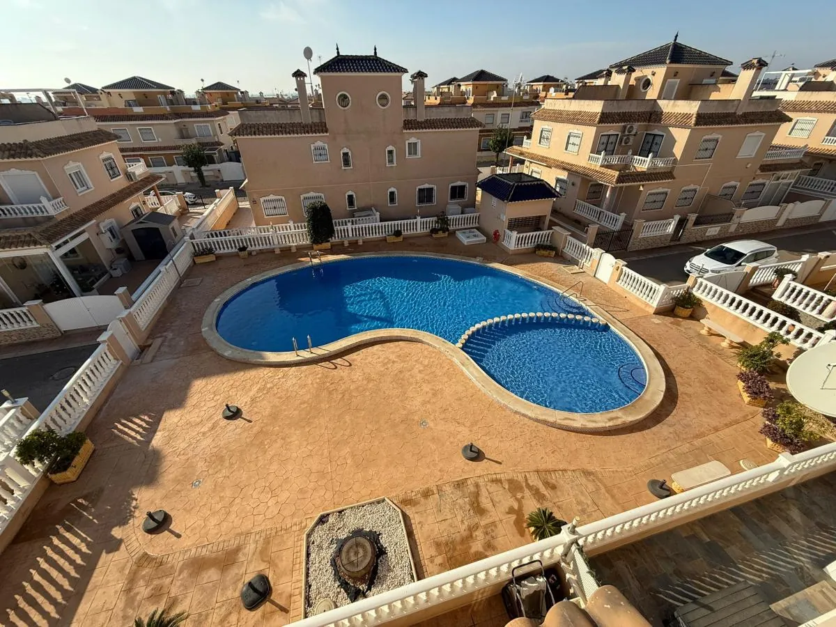 Semi-detached Villa te verkoop in Torre De La Horadada