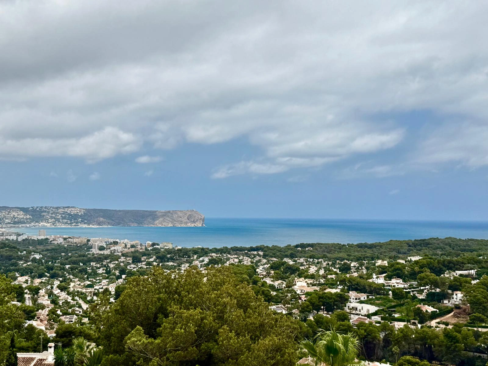Charmante villa in Ibicenca-stijl met panoramisch zeezicht in Jávea