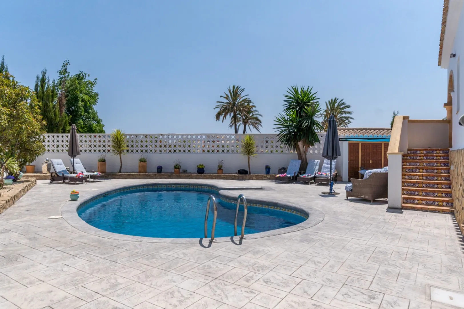 Elegante villa volledig gerenoveerd met indrukwekkend uitzicht in Rafalet, Jávea