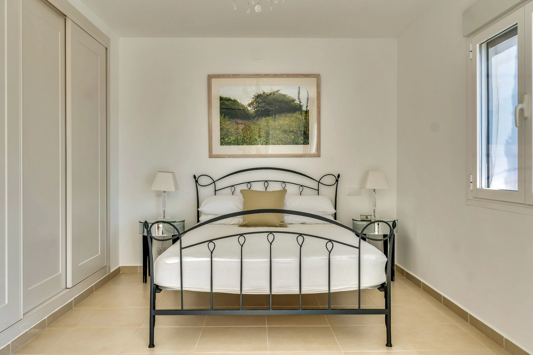 Prachtige villa in Ibiza-stijl met uitzicht op de tennisbaan en de Montgó in Javea