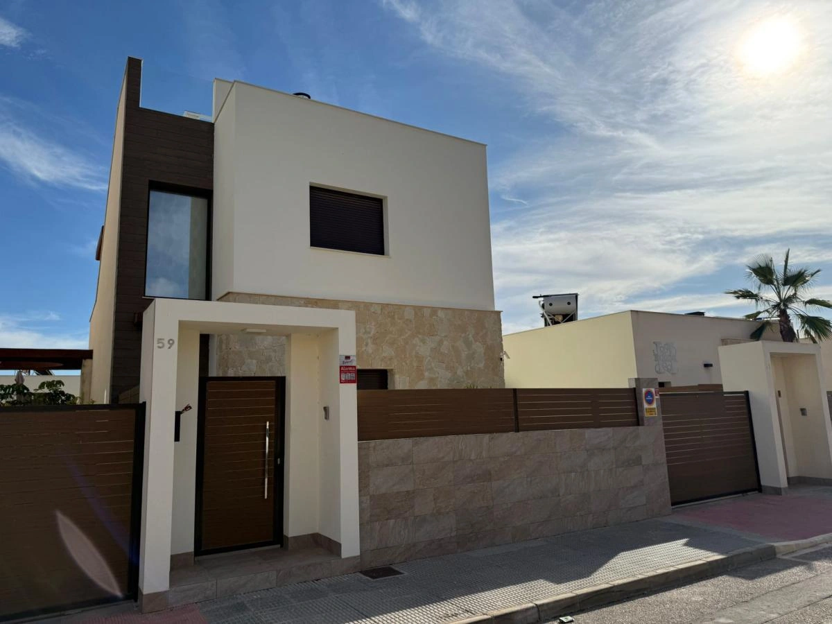 Detached Villa te verkoop in Los Montesinos