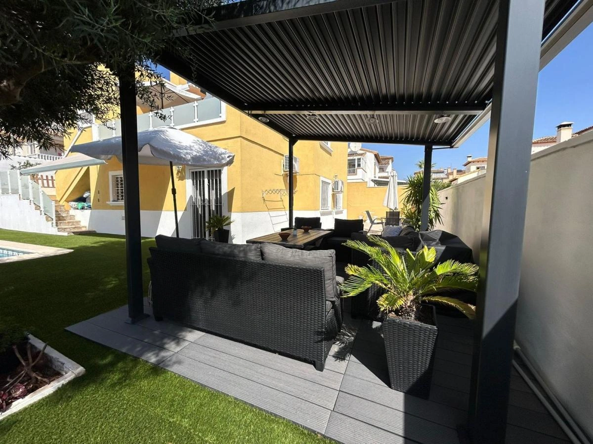 Detached Villa te verkoop in San Miguel De Salinas