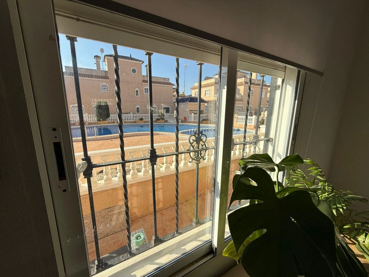 Semi-detached Villa te verkoop in Torre De La Horadada