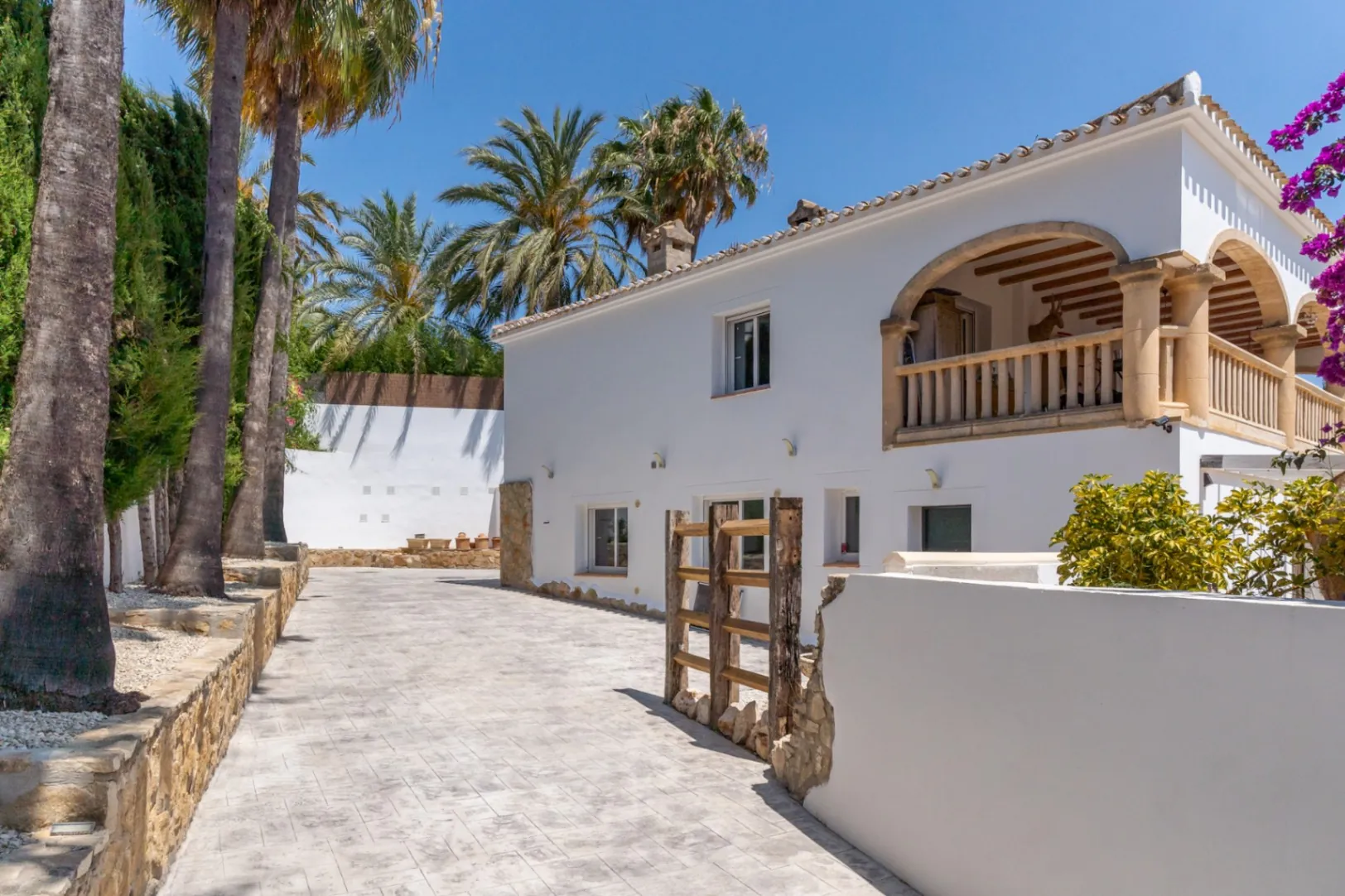 Elegante villa volledig gerenoveerd met indrukwekkend uitzicht in Rafalet, Jávea