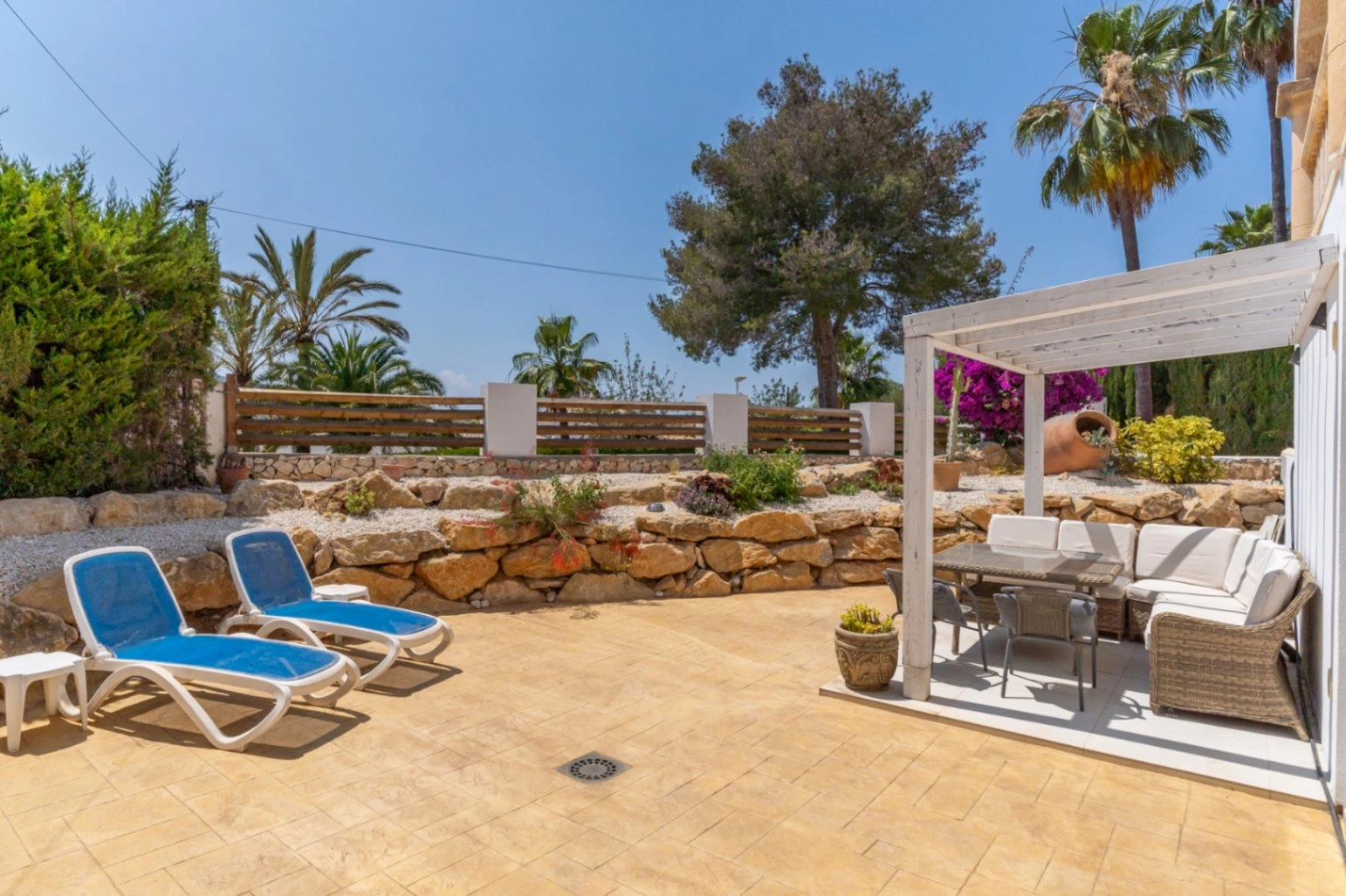 Elegante villa volledig gerenoveerd met indrukwekkend uitzicht in Rafalet, Jávea