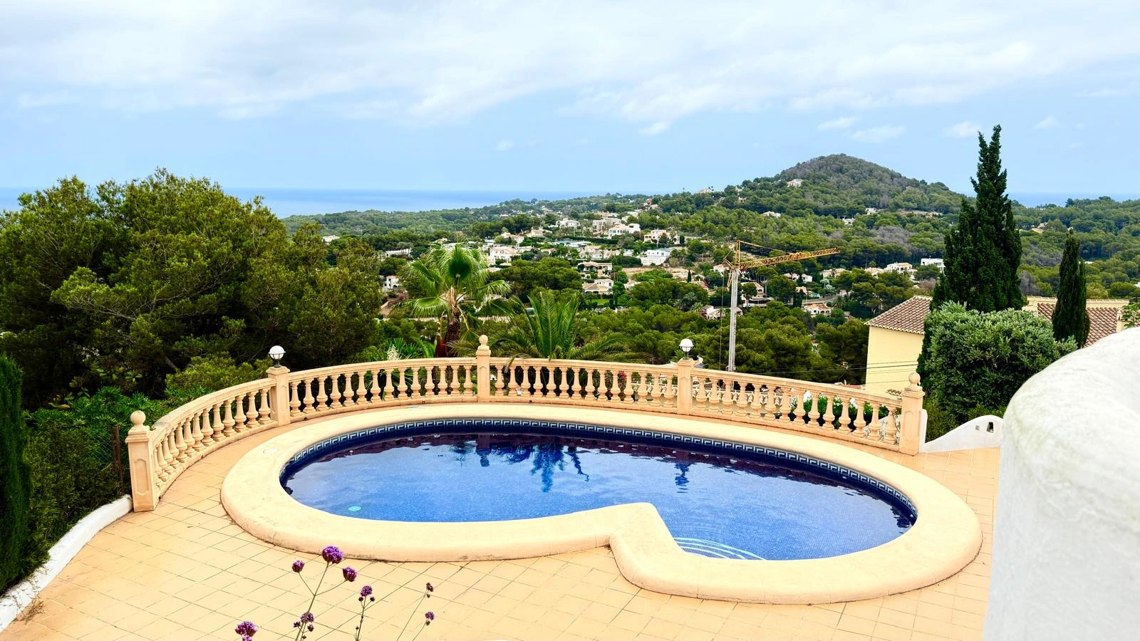Charmante villa in Ibicenca-stijl met panoramisch zeezicht in Jávea