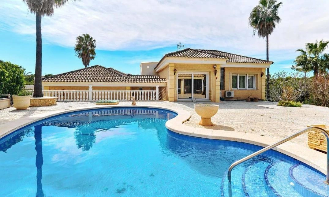 Detached Villa te verkoop in Campoamor