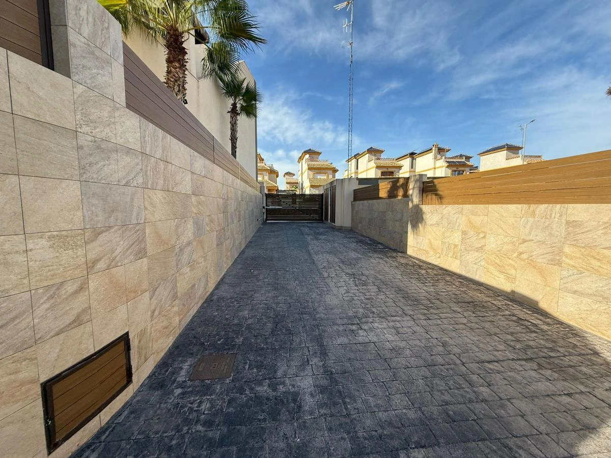 Detached Villa te verkoop in Los Montesinos