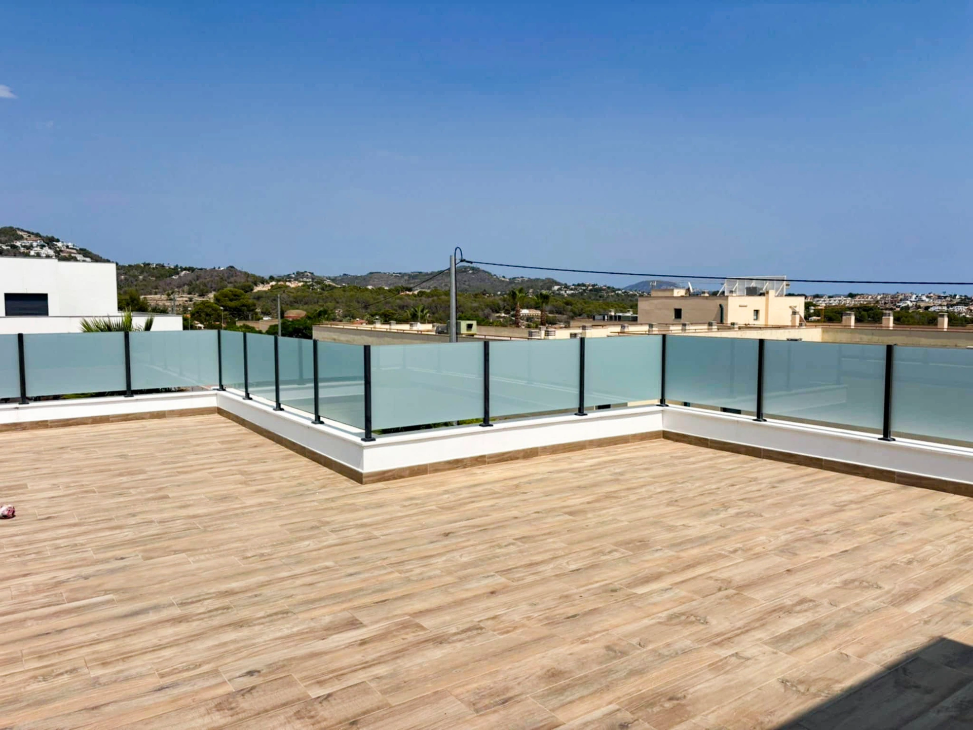 Calpe: Moderne villa met gastenverblijf — volledig gemeubileerd en instapklaar