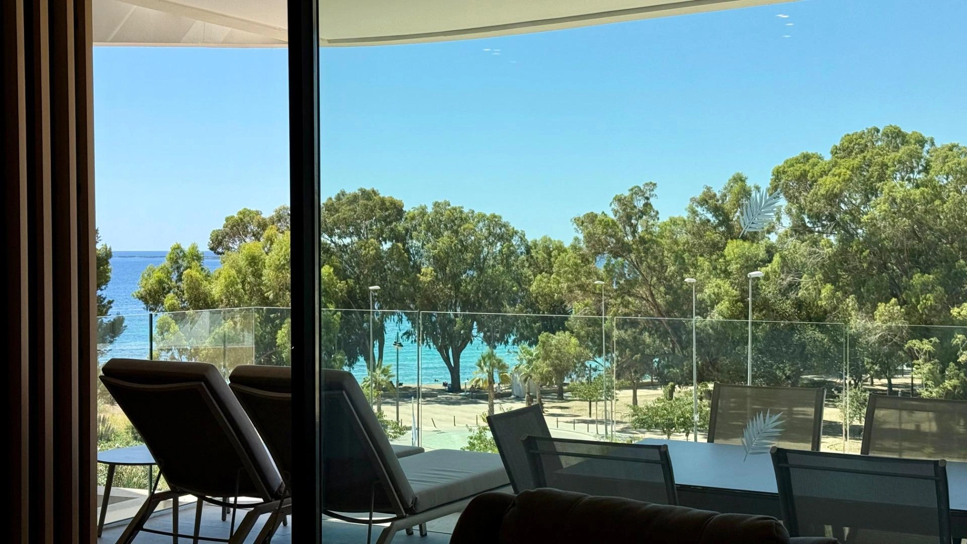 Villajoyosa: Exclusief nieuwbouwappartement met frontaal zeezicht