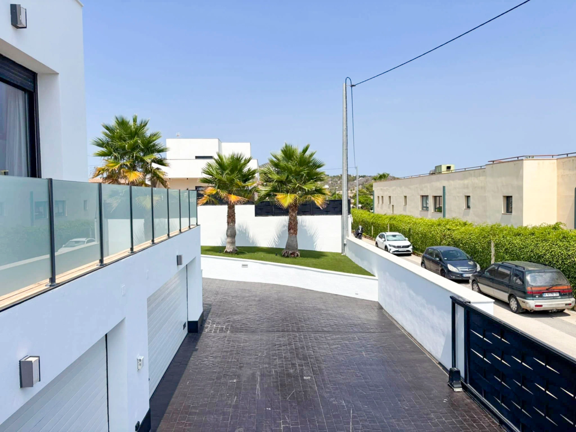 Calpe: Moderne villa met gastenverblijf — volledig gemeubileerd en instapklaar