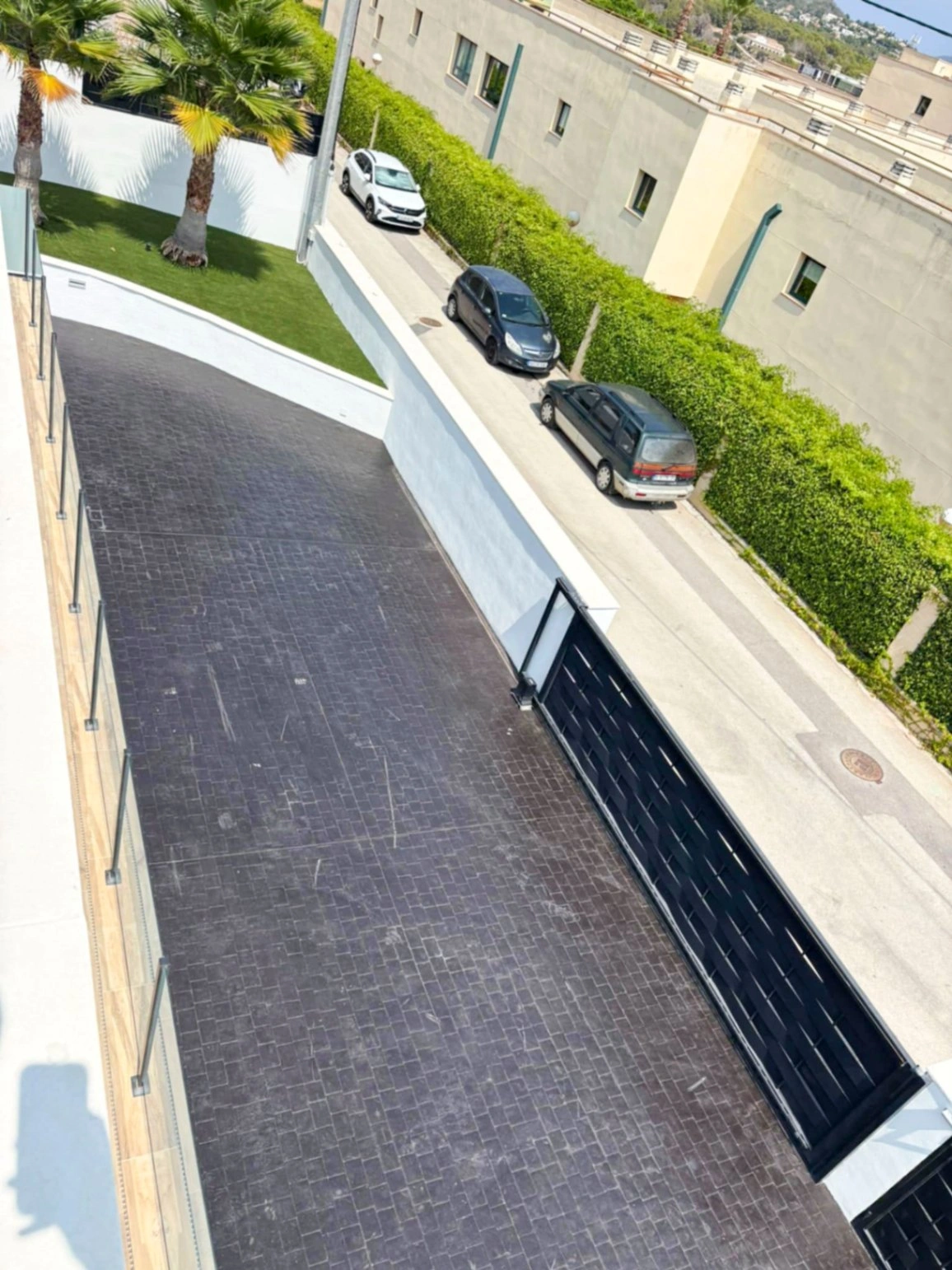Calpe: Moderne villa met gastenverblijf — volledig gemeubileerd en instapklaar