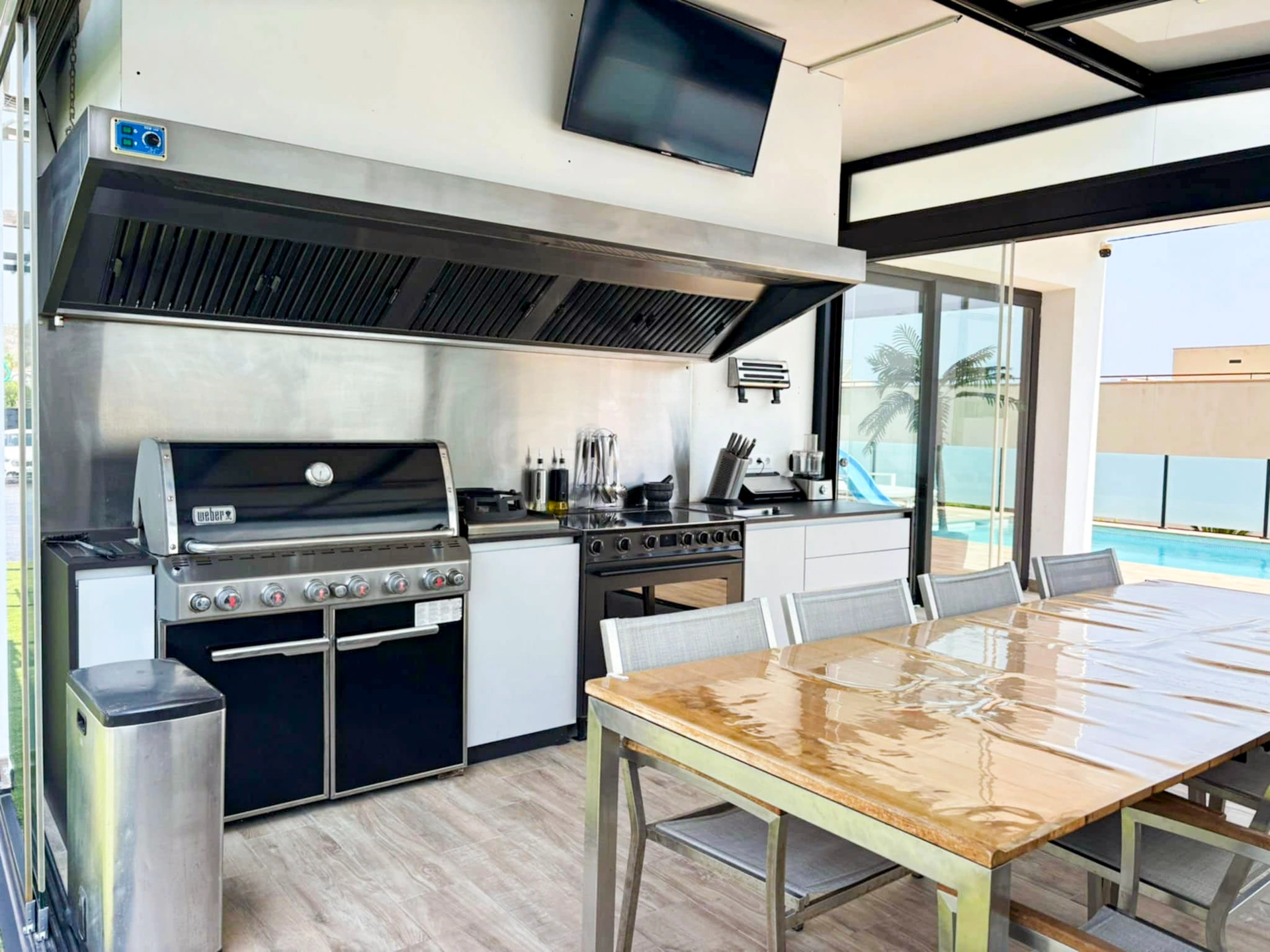 Calpe: Moderne villa met gastenverblijf — volledig gemeubileerd en instapklaar