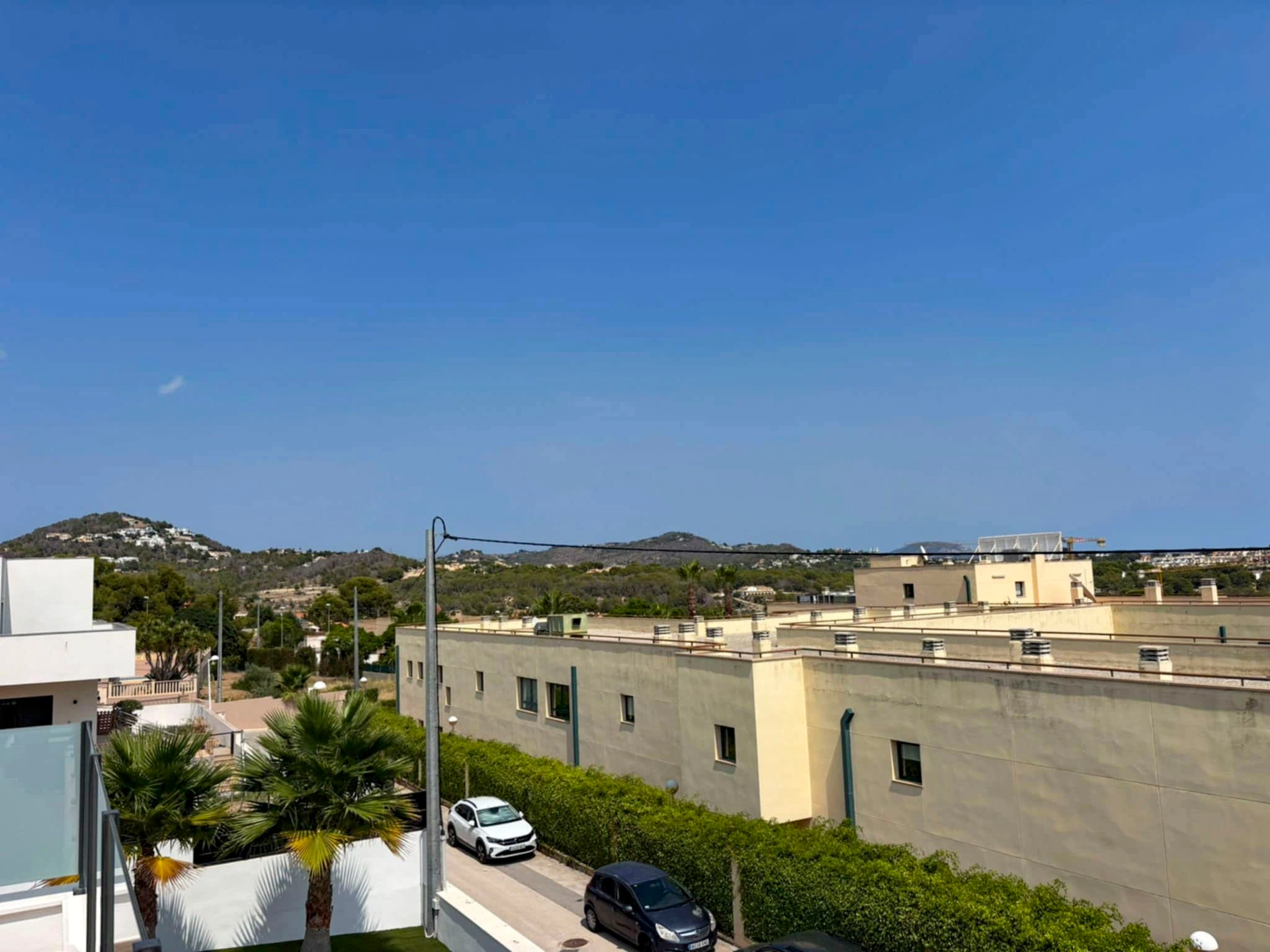 Calpe: Moderne villa met gastenverblijf — volledig gemeubileerd en instapklaar