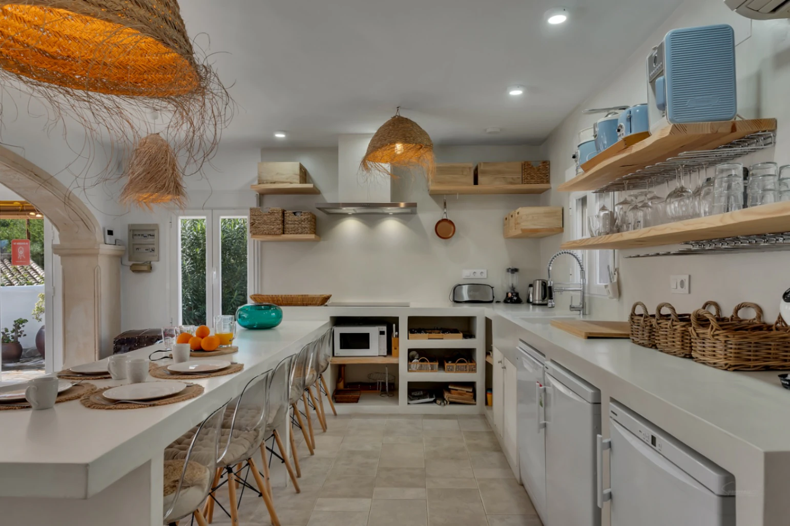 Prachtige, ruime villa met zeezicht te koop in Benimeit, Moraira