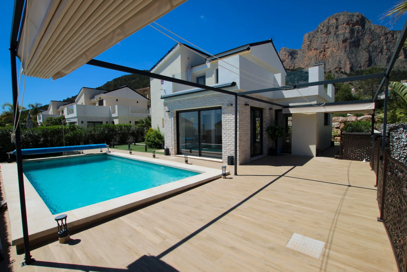 Polop: Moderne villa met panoramisch zicht
