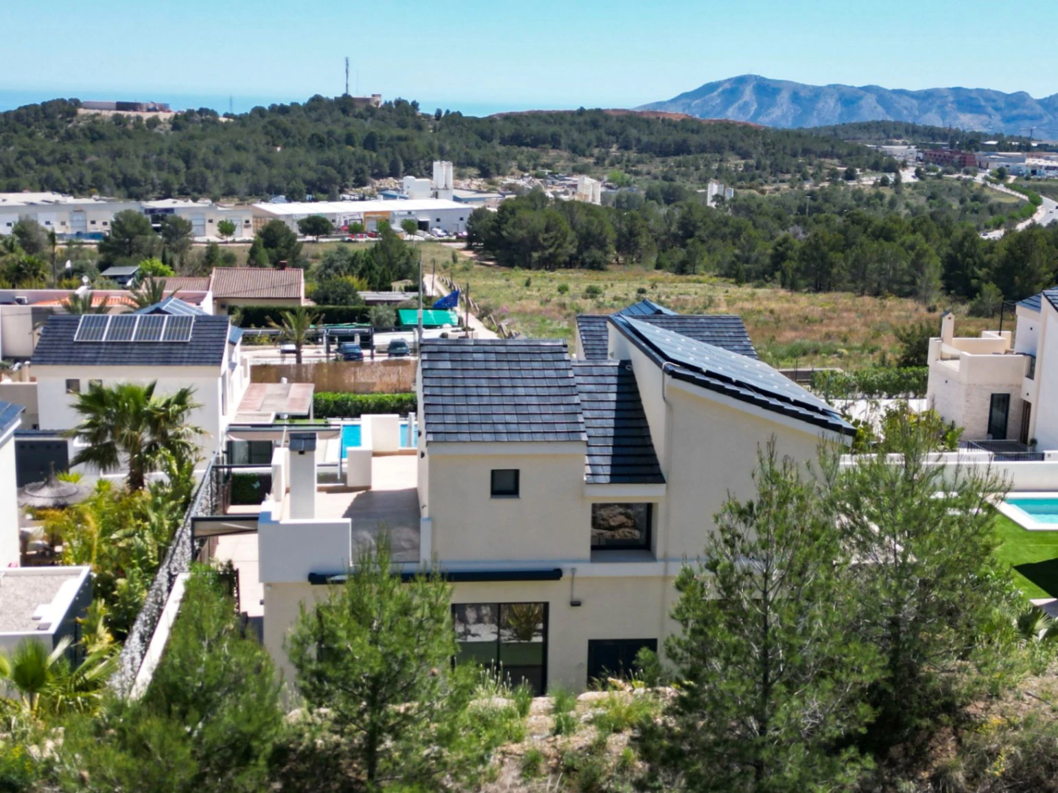Polop: Moderne villa met panoramisch zicht