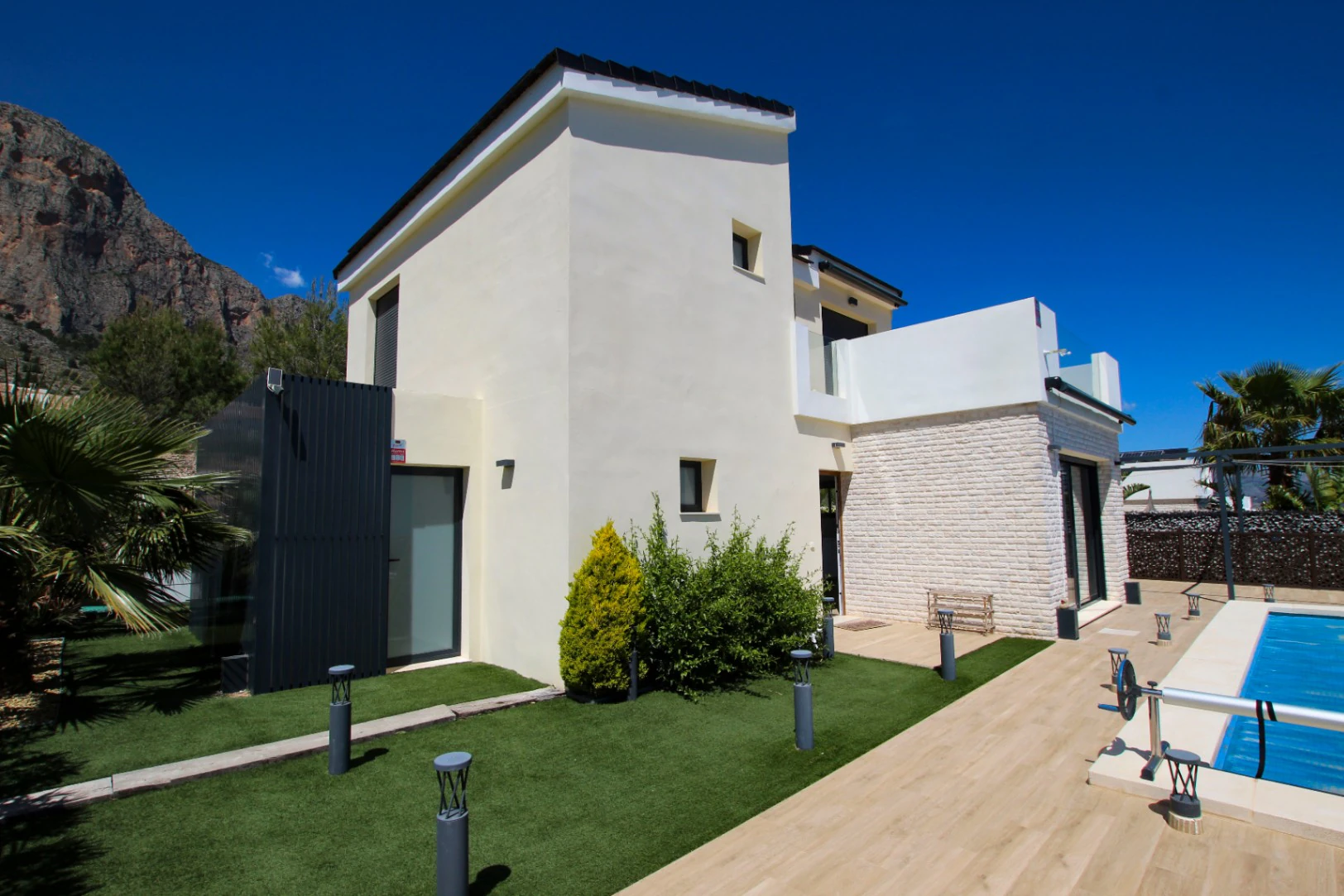 Polop: Moderne villa met panoramisch zicht